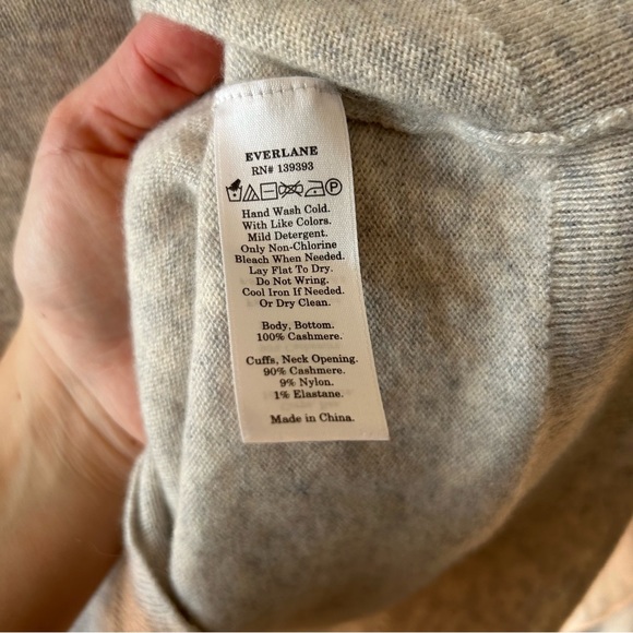 100% Cashmere Gray Everlane Crewneck - Picture 3 of 5